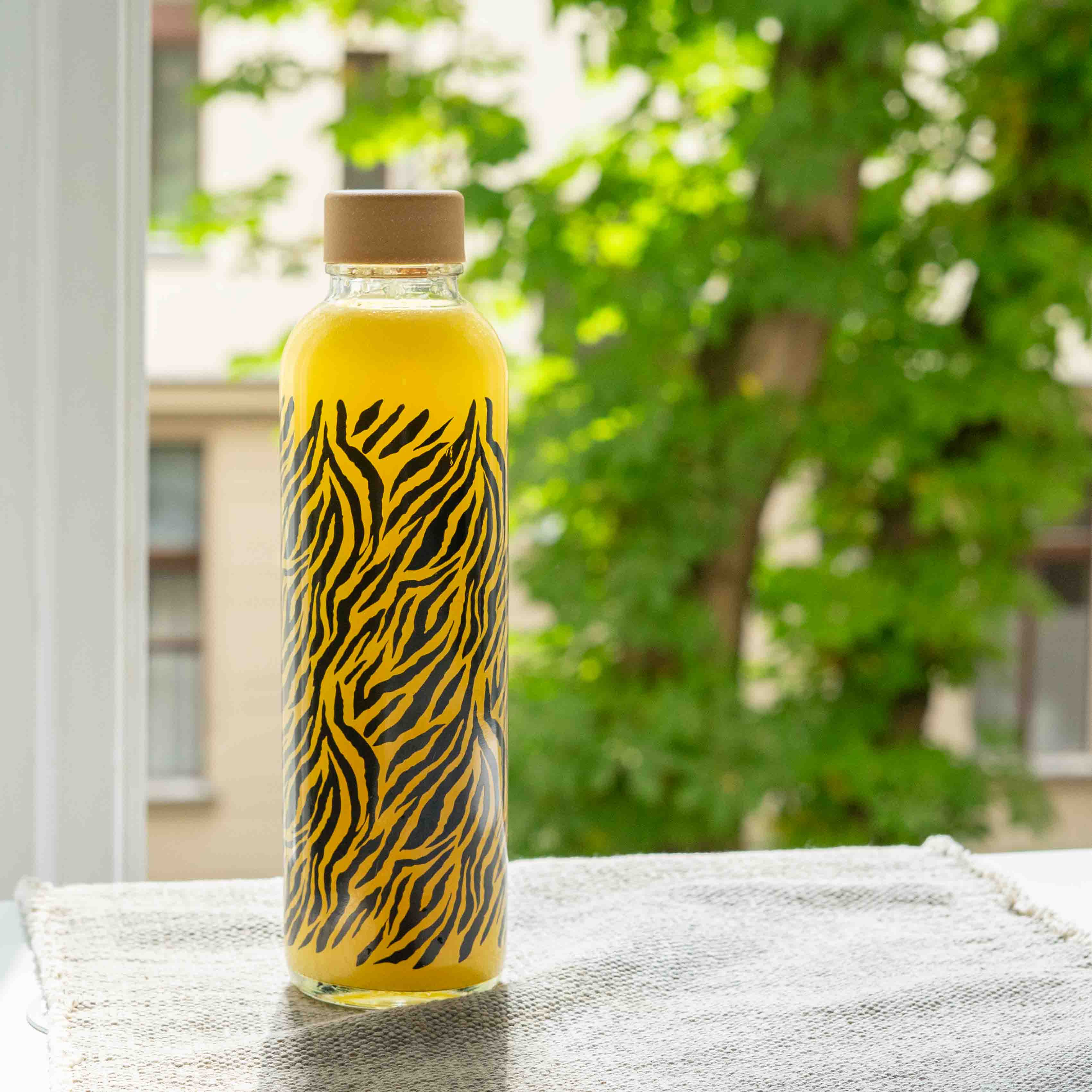 STRIPES OF NATURE Bouteille en verre de 0,7 l