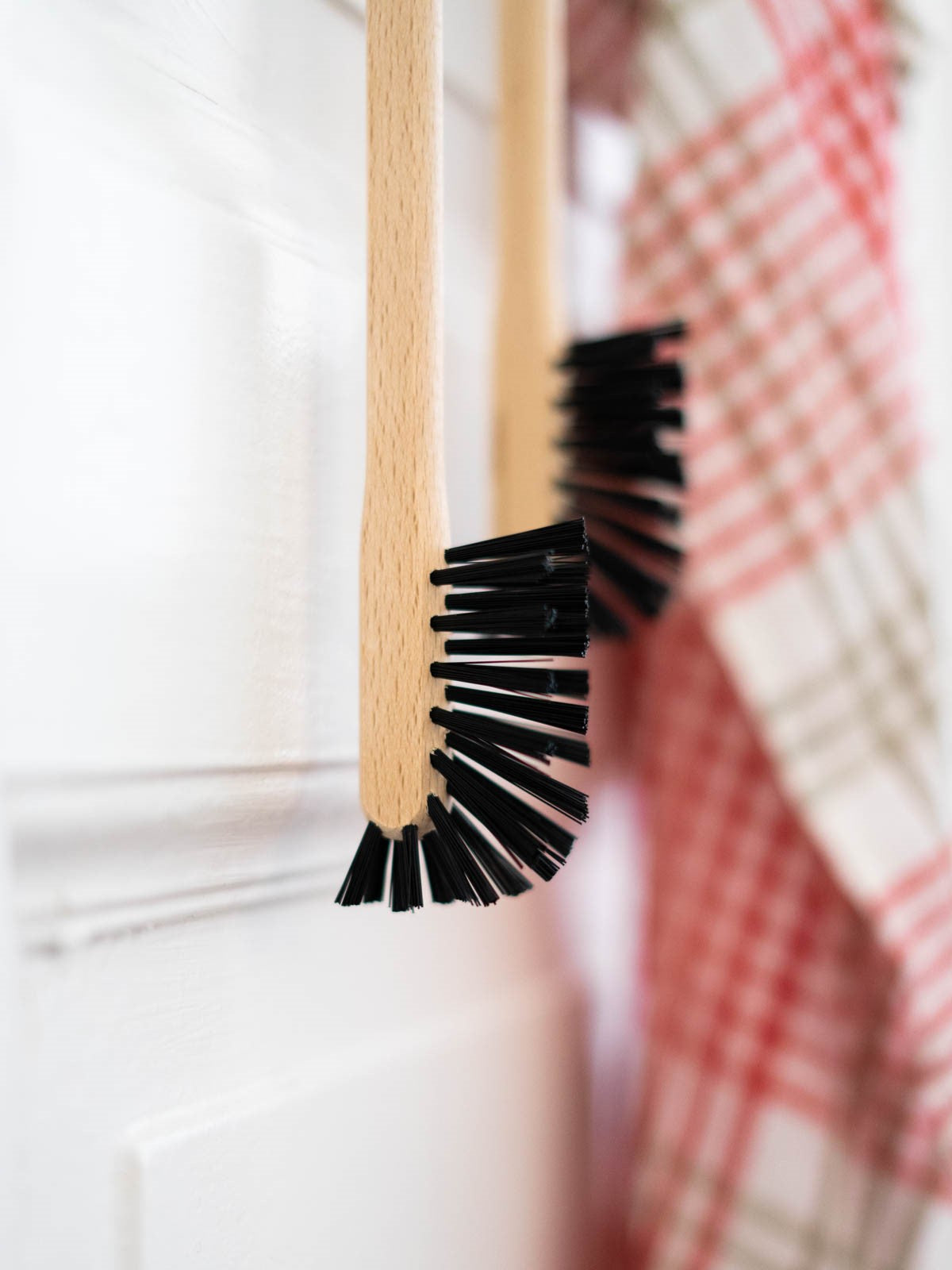 Nachhaltige Flaschenbürste aus Holz von Carrybottles – praktisches Geschenk für nachhaltiges Kochen, Spülen und Reinigen