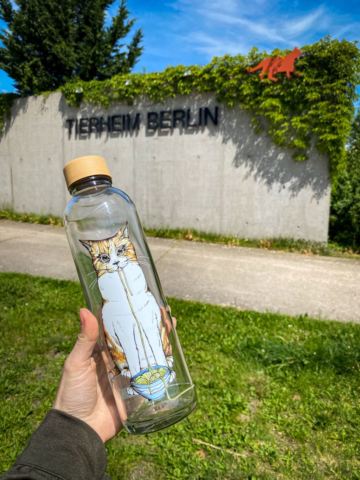 700ml Trinkflasche aus Glas mit niedlichem Katzenmotiv – mit jeder Flasche Spende an das Berliner Tierheim