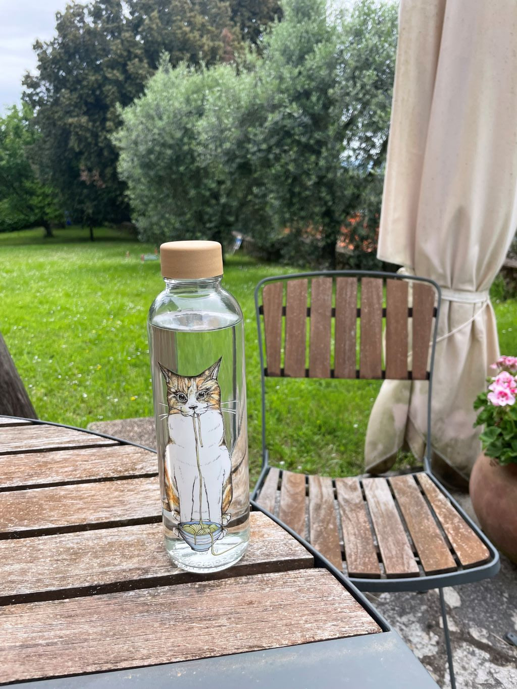 700ml Trinkflasche aus Glas mit Katzenmotiv – stilvolle Alternative zur klassischen Wasserkaraffe