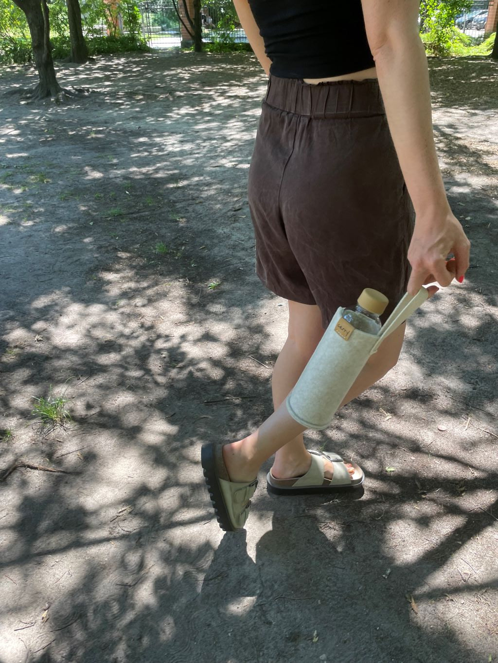 Carrybottles_Schutzhülle_für_Glasflaschen_für unterwegs_Sleeve