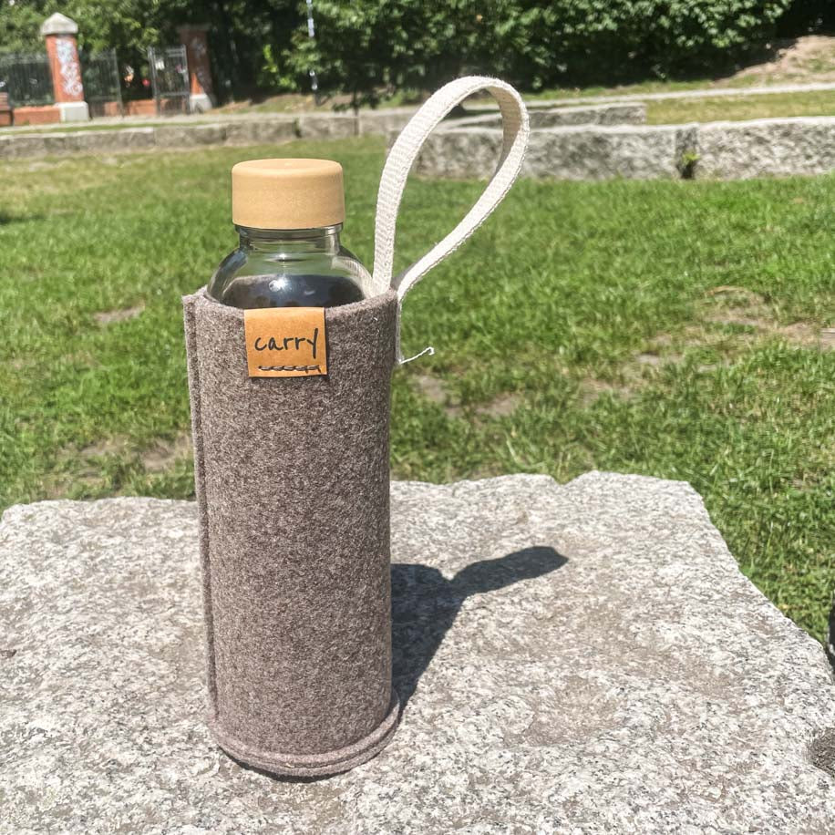 Recycling CARRY Schutzhülle 0,7L für Trinkflaschen mit Trageschlaufe
