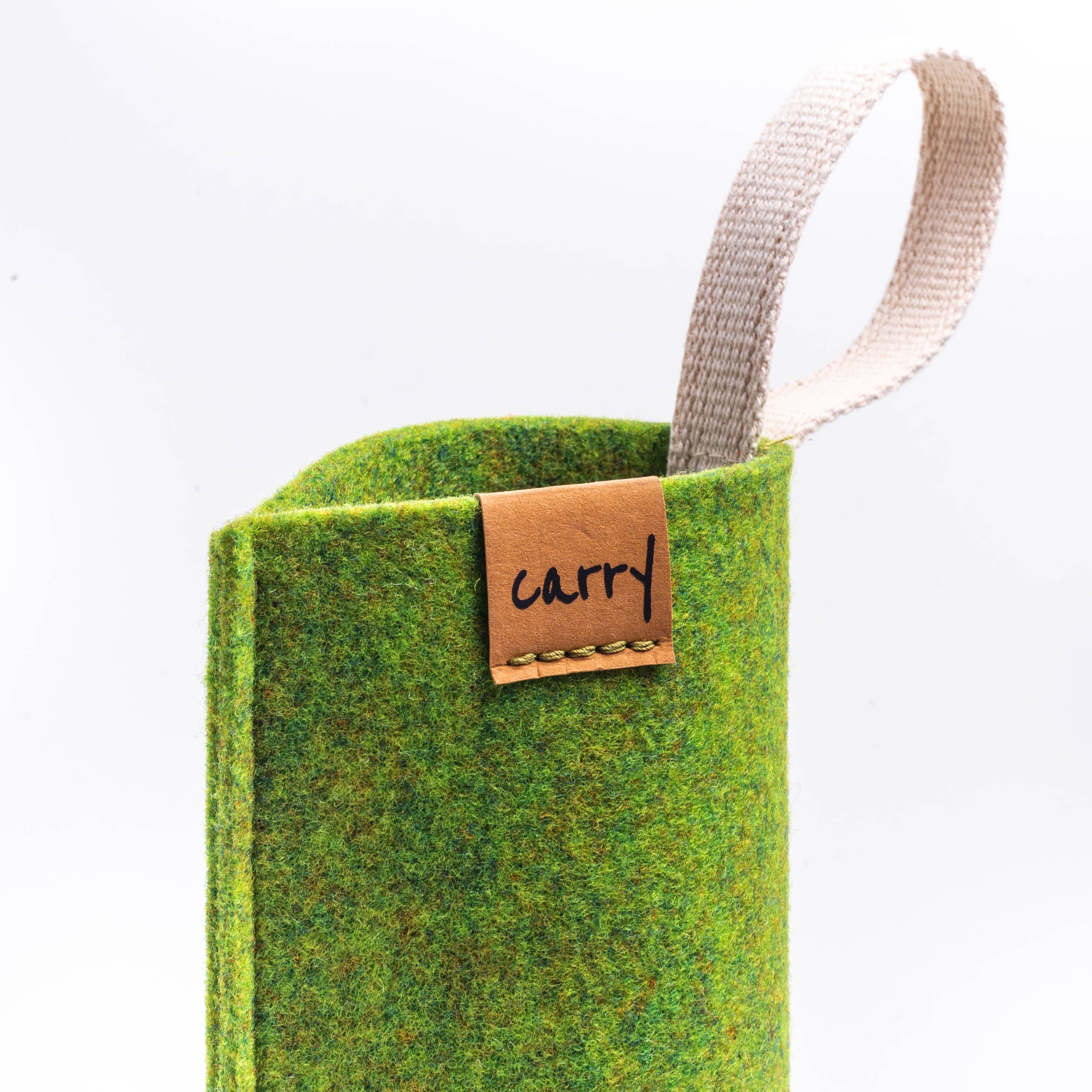 CARRY Schutzhülle in Limetten-grün aus einem Filz aus recyceltem PET