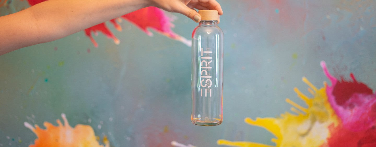 CARRY Trinkflasche personalisiert mit Esprit Logo.jpg__PID:3db09924-664d-4e18-be04-034fc821fee1