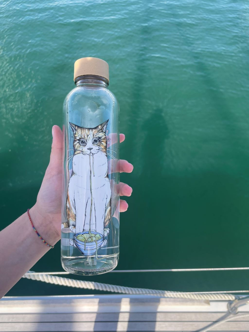 700ml Trinkflasche aus Glas mit Katzenmotiv – perfekter Begleiter für unterwegs, Reisen oder den Tag auf dem Boot