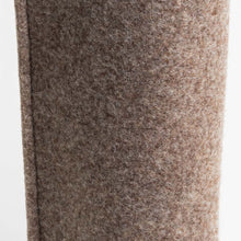 Laden Sie das Bild in den Galerie-Viewer, CARRY Schutzhülle 0,7L in natur-farben aus einem Filz aus recycelten PET-Flaschen