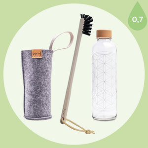CARRY Bundle Set aus Trinkflasche aus Glas Flower of Life, Flaschenbürste und Schutzhülle grau