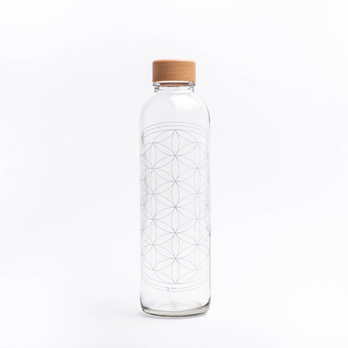 Glastrinkflasche mit weißer Blume des Lebens