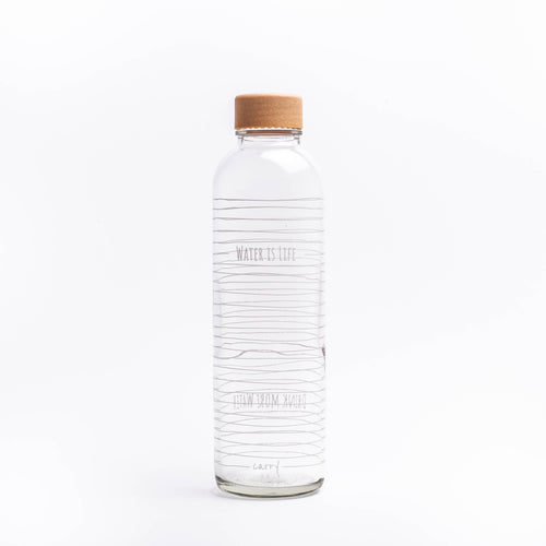 Glastrinkflasche mit weißen Linien und Spruch Wasser ist Leben