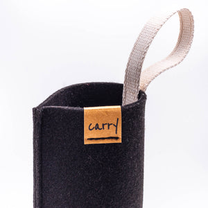 CARRY Schutzhülle in schwarz aus einem Filz aus recyceltem PET