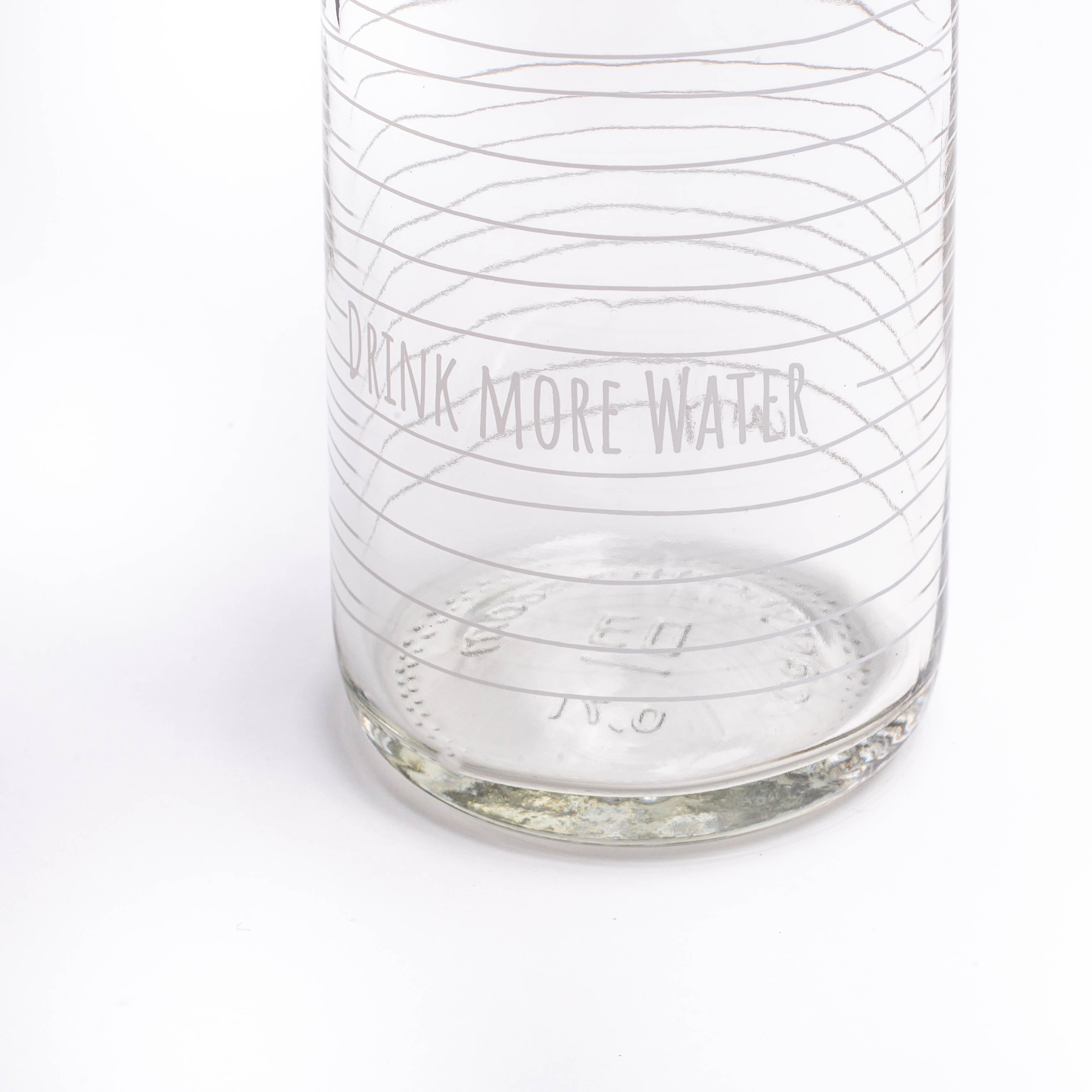 Water is Life CARRY Trinkflasche aus Glas mit weißem Design und robustem Flaschenboden